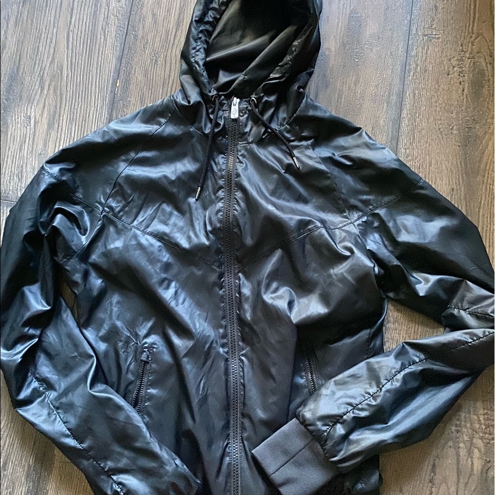 Nike wind breaker. Never worn.